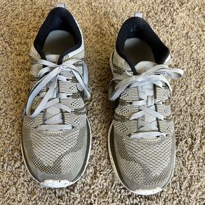 Women’s vintage olive green Nike BRS 1000 size 8.5 Excellent condition!